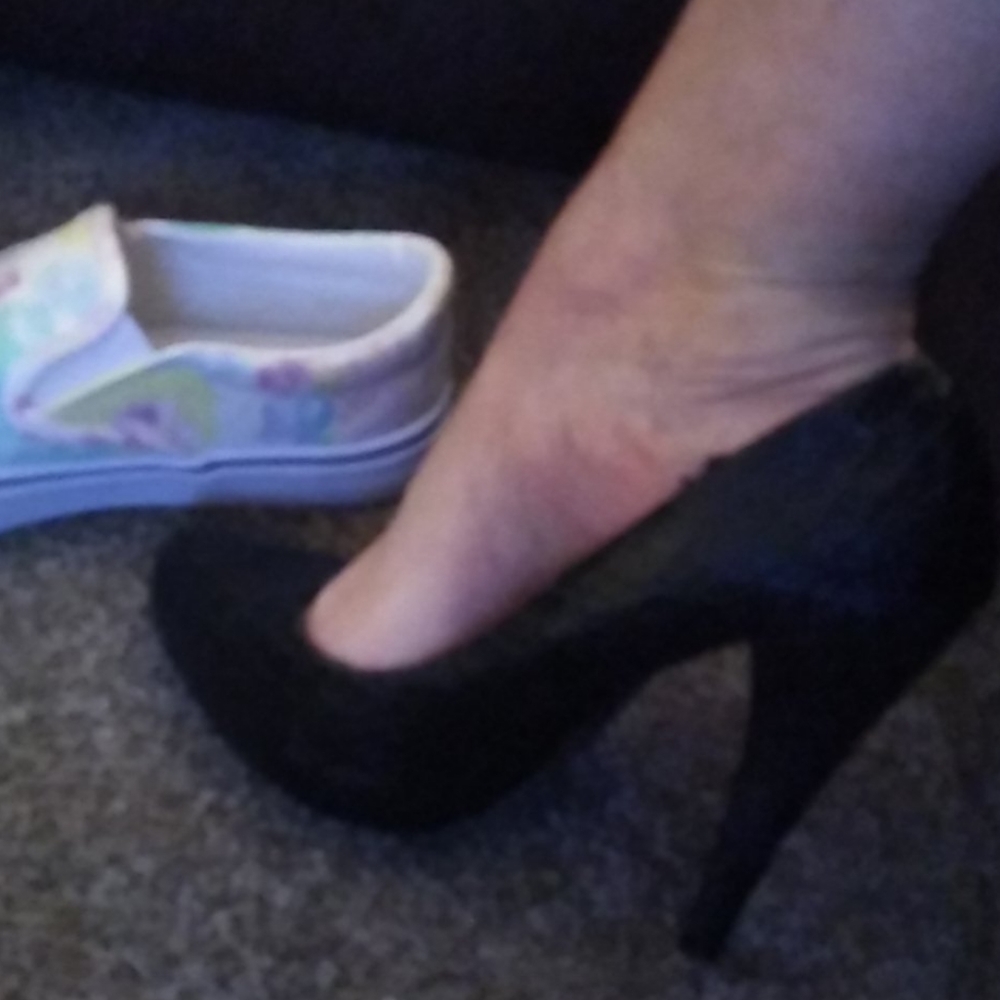 Heels - Picture 3 of 8